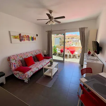 Cozy And Sunny With Everything Need, Great Location Apartment