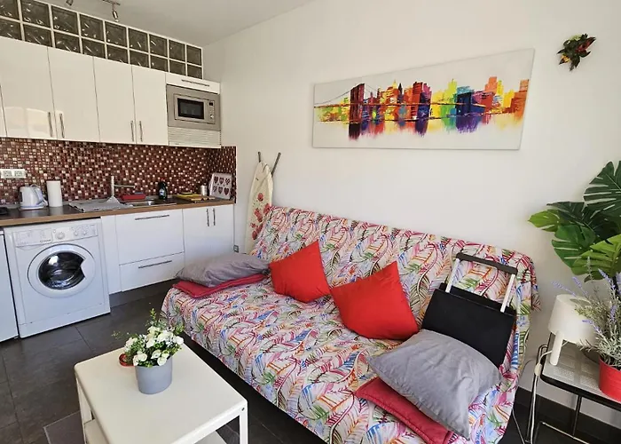 Cozy And Sunny With Everything Need, Great Location Apartmán