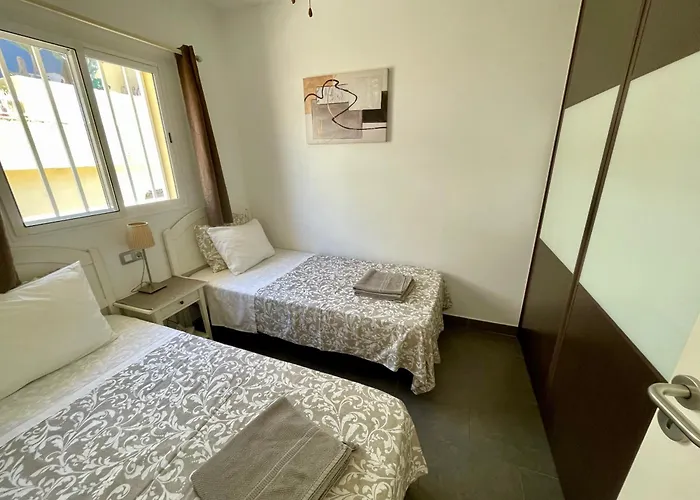 Apartment Cozy And Sunny With Everything Need, Great Location *