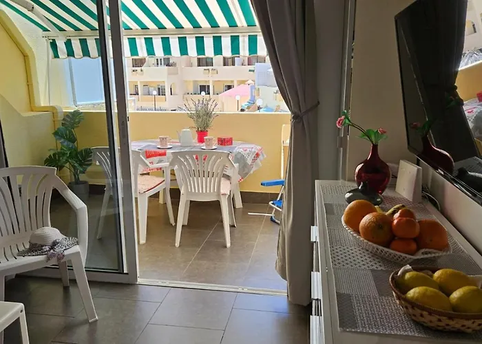 Cozy And Sunny With Everything Need, Great Location 아데제