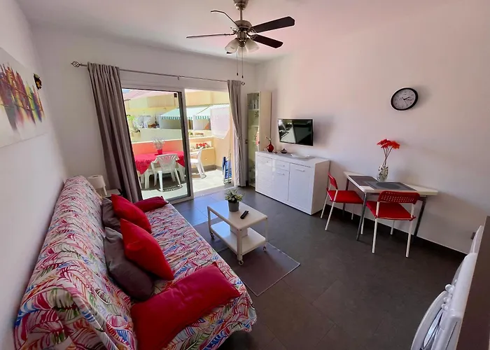 Cozy And Sunny With Everything Need, Great Location 아데제